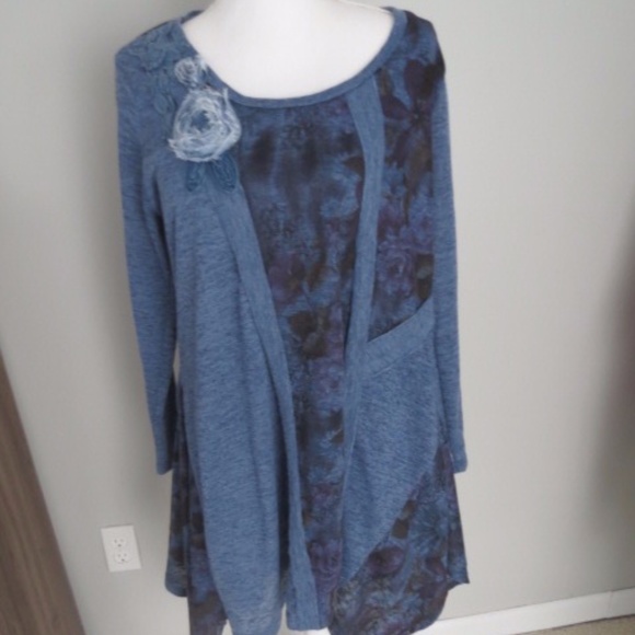 Pretty Angel Tops - Pretty Angel size L blue tunic floral